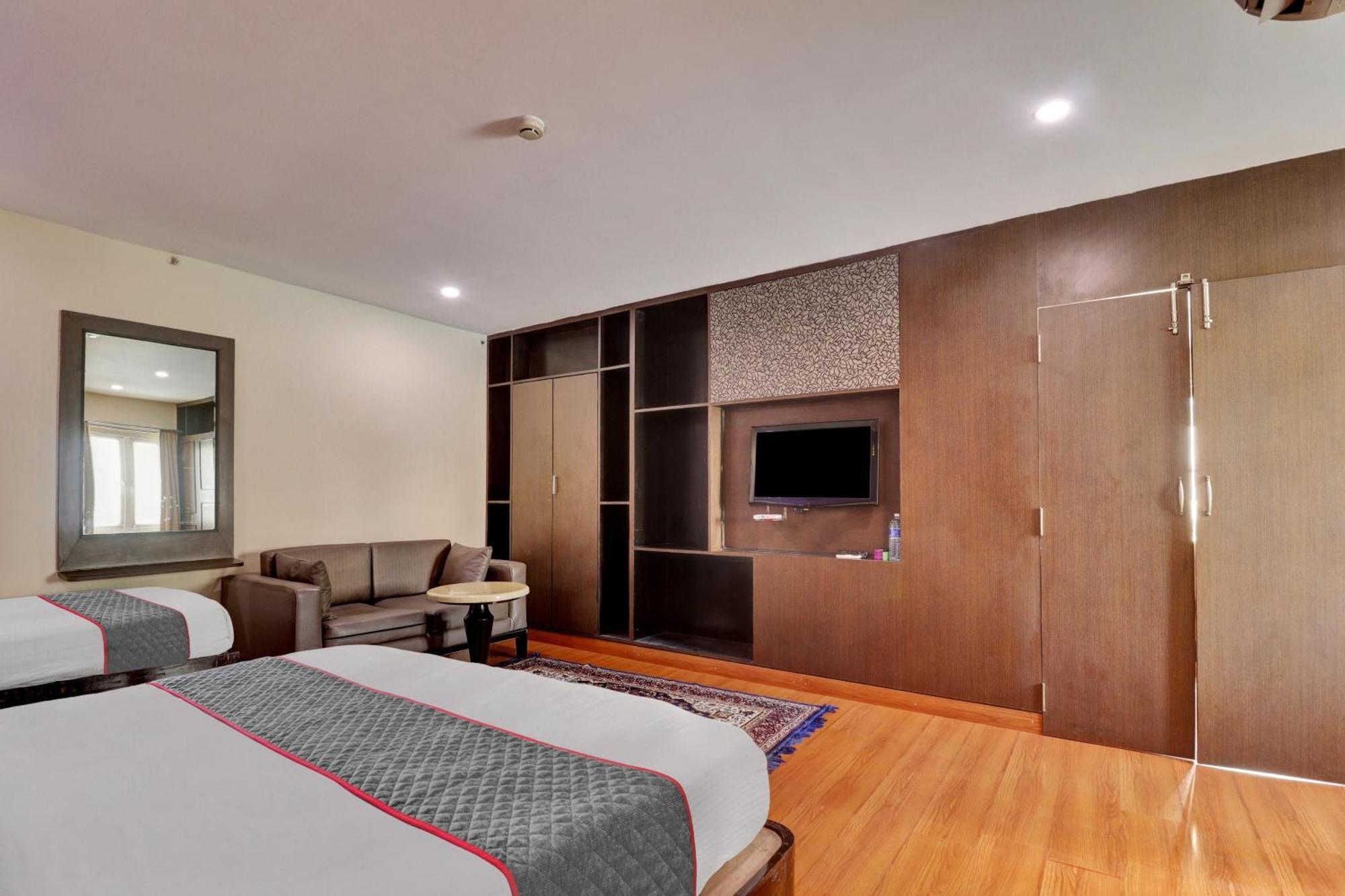 Udayee International Hotel Tirupati Exterior photo