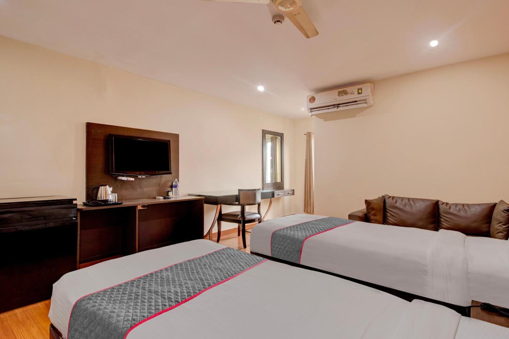 Udayee International Hotel Tirupati Exterior photo